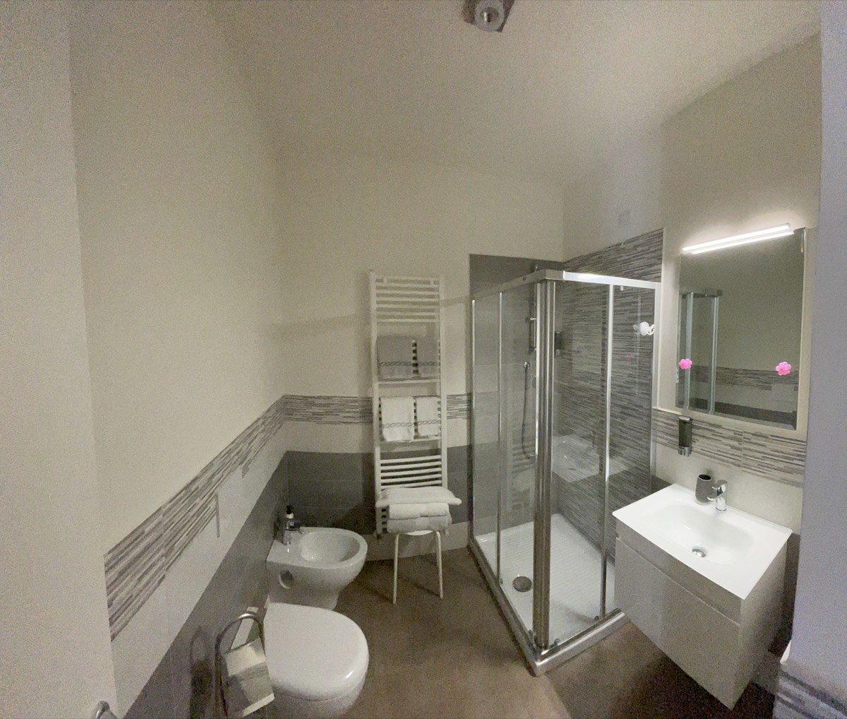 Bagno privato moderno di una camera
